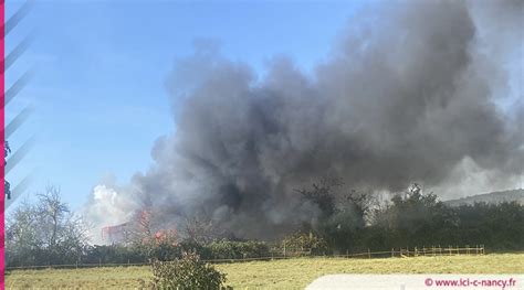 PHOTOS. Un violent feu se déclare dans un entrepôt, de 